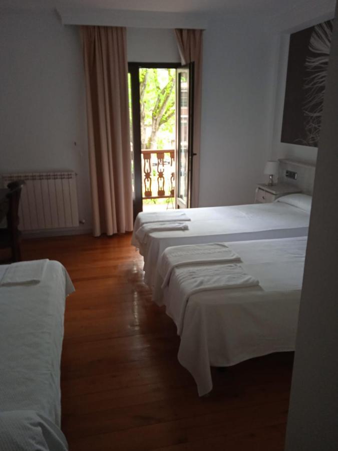 Hotel Pisuerga Proaza Bagian luar foto