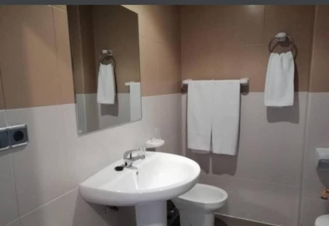Hotel Pisuerga Proaza Bagian luar foto
